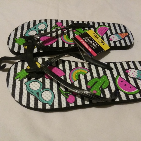 Fun & Festive flip flops sandals - Picture 6 of 8